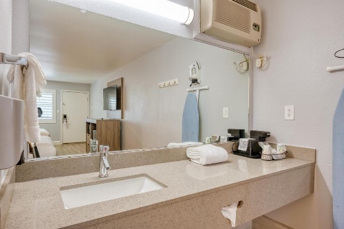 Vagabond Inn San Luis Obispo image 23